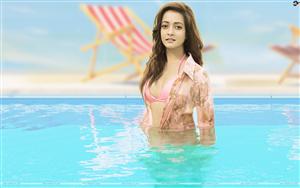 Raima Sen, stunning beauty in pink bikini in swimming mood